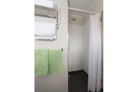 Superior Studio Unit - shower