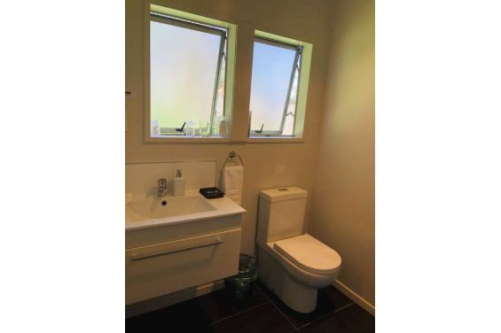 Deluxe One Bedroom Unit - bathroom