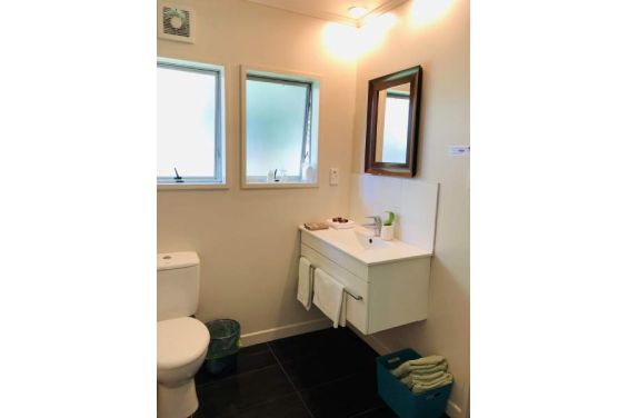 Deluxe Family Unit - bathroom